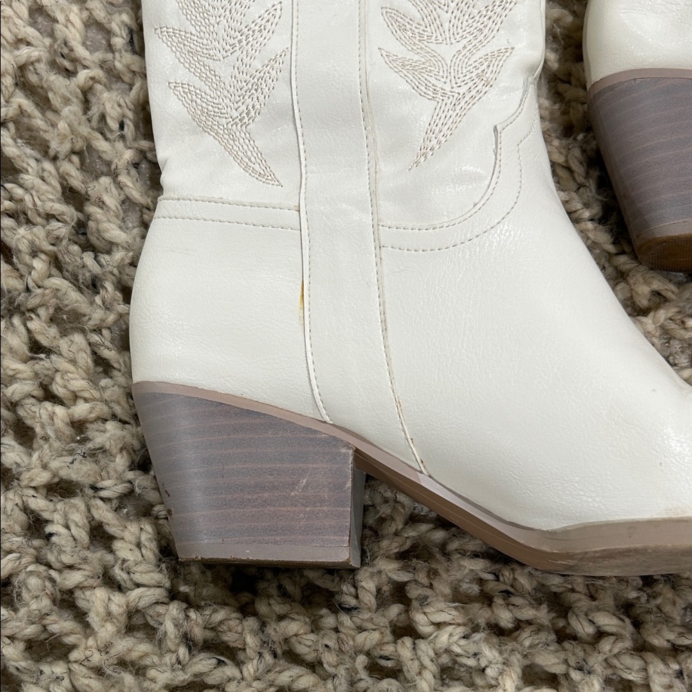 White Western Boots - Picture 5 of 11